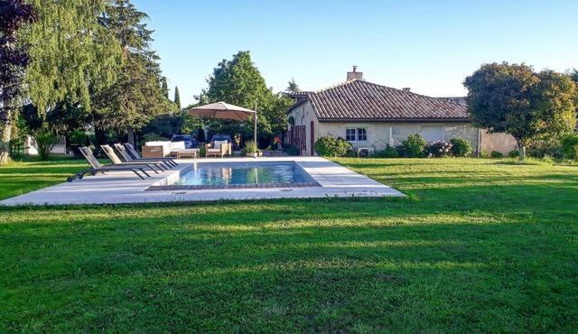 Cozy home in Doulezon in Doulezon