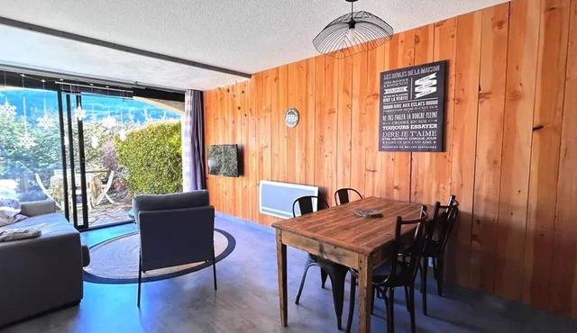 Cozy studio for 4 people with a loft area and a private garden.