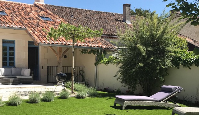 Delicious house in the heart of a listed village. High-end services. in Aubeterre-sur-Dronne