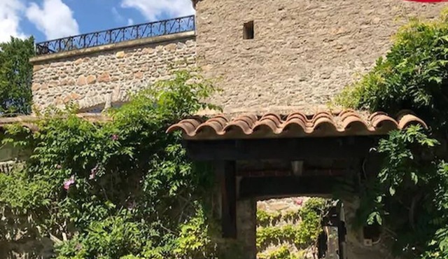 Domaine du Figuier " La Cigale" in former winery, cozy. Apartment for 2 per