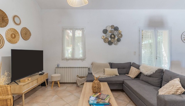 Domaine Plan des Devens – Peaceful 4-Star Retreat with Heated Pool