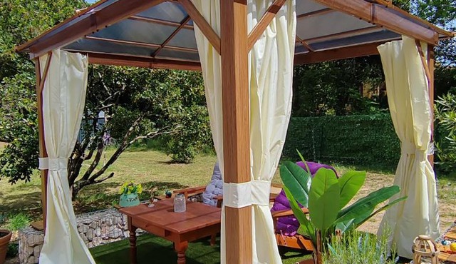 Douceur du Sud , villa privée avec piscine et jeux de café