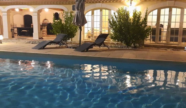 Echappée en Provence Villa with 2 apartments around a swimming pool.
