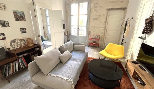 Ecusson: luminous duplex in private mansion