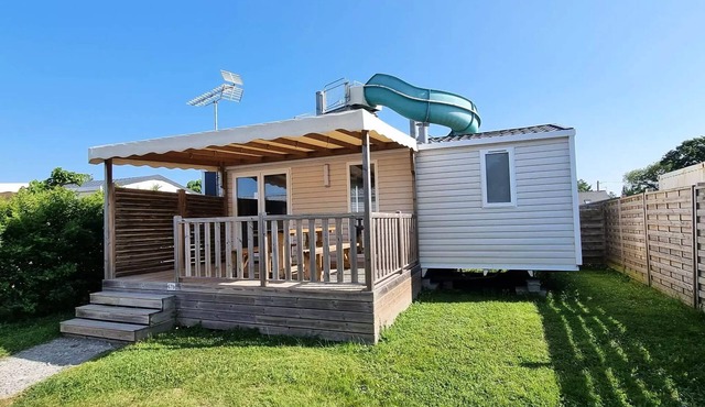 ELEGANCE Collection - Modern mobile home with 3 bedrooms and 2 bathrooms, sleeps 6 in Saint-Molf