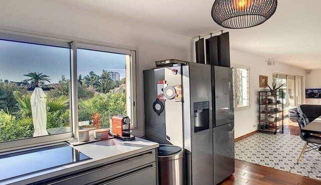 ELEGANT 5-ROOM VILLA IN PRESTIGIOUS CANNES DOMAIN WITH TERRACES in Cannes