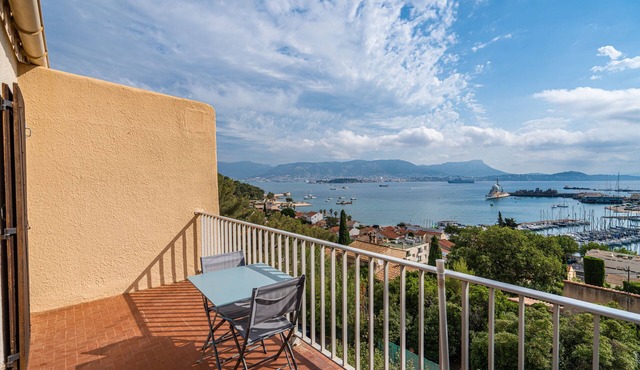 EXCEPTIONAL SEA AND MOUNTAIN VIEWS