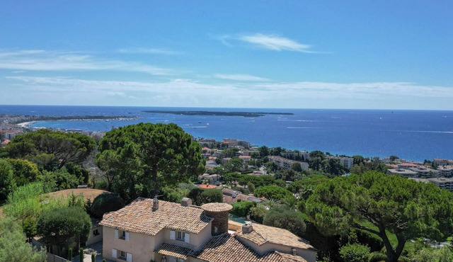 Exceptional 330 m² renovated villa, pool & guest house 5 min from the Croisette
