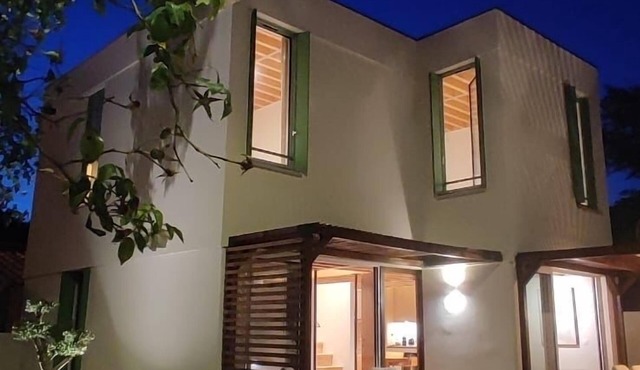 Exceptional property, 3 suites -50 m from beach. Entire property: villa Hyères, France
