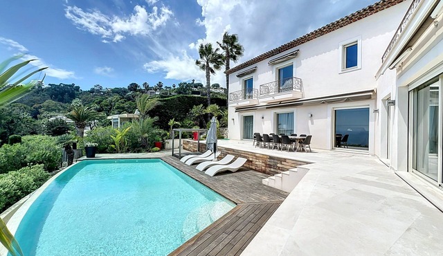 Exceptional Property 4 Bedrooms, Panoramic Sea View, Swimming Pool, Fitness Room