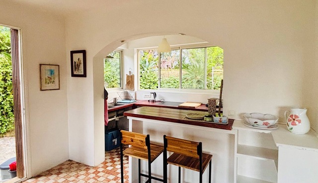 Family home sleeps 12, lush garden, sea view. Close to beaches.