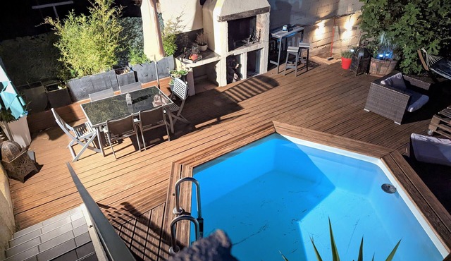 Family Vacations: Beautiful, comfortable house with a pool,