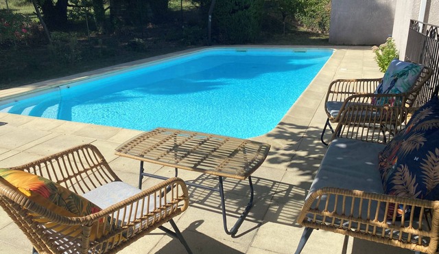 Family villa with a pool between Montélimar and Grignan