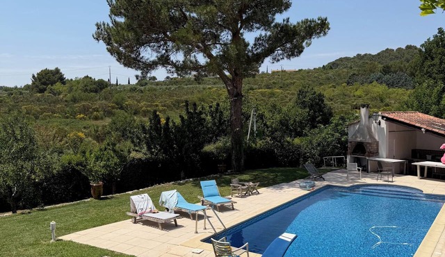 Family villa with a pool, 2.5 km from the center of Aix-en-Provence ⭐