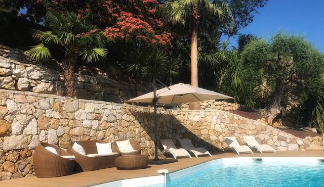 Family villa with air conditioning, private pool and sea view