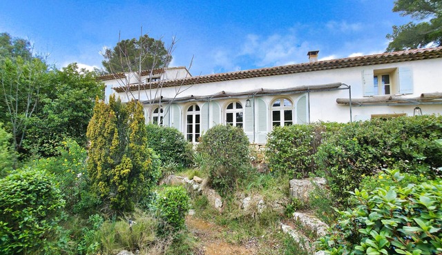 Farmhouse at the foot of the Ste Victoire mountain, near Aix en Provence