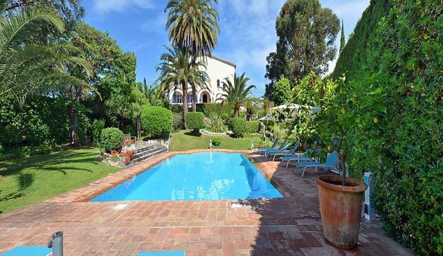 FLASH SALE JULY/contact owner. Magnificent Private Gated Villa, Pool, 5 AC Bed