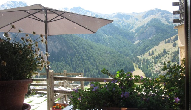 Flat 30m ² 2 people full south with terrace. at 2040 meters. in Saint-Véran