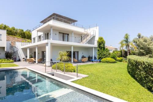 FRGK Luxury Two-Storey Villa with Pool & Rooftop Peaceful Setting Lord Brougham