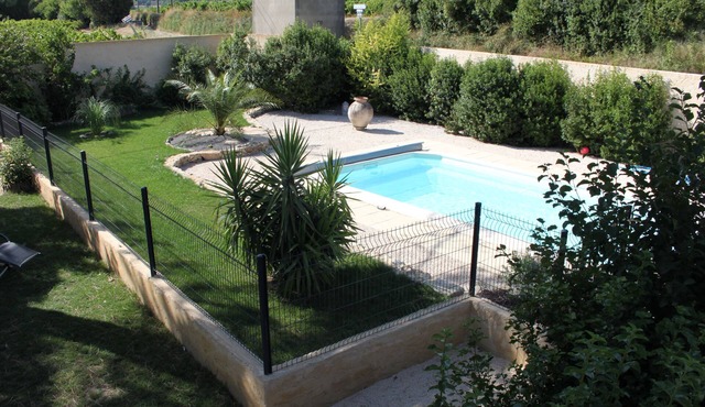 FULLY EQUIPPED VILLA WITH SWIMMING POOL FOR 8 PEOPLE GARDEN BARBECUE BOWLING GREEN