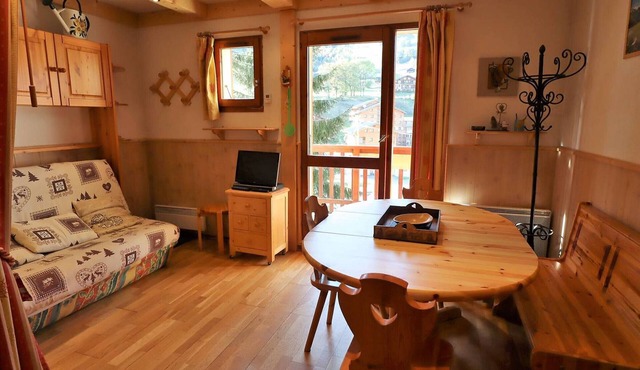 Functional apartment for 4-6 people with pool, TV, dishwasher and balcony in Arêches-Beaufort in Arêches-Beaufort