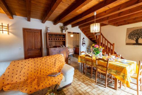 Gîte aux combettes 4/6 personnes in Le Buisson