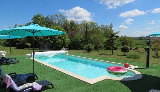 Gîtes De L'Hommé - La Petite Bohème with Shared Pool, Private Terrace, and Wi-Fi in Coust