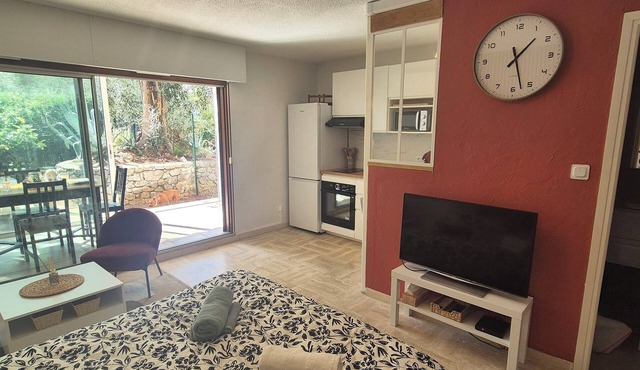 Garden Studio in Villeneuve Loubet, 5 min from the Marina