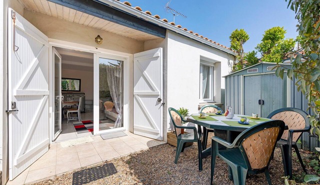 Gîte 2 with Private Terrace and Wi-Fi in Les Sables-d'Olonne