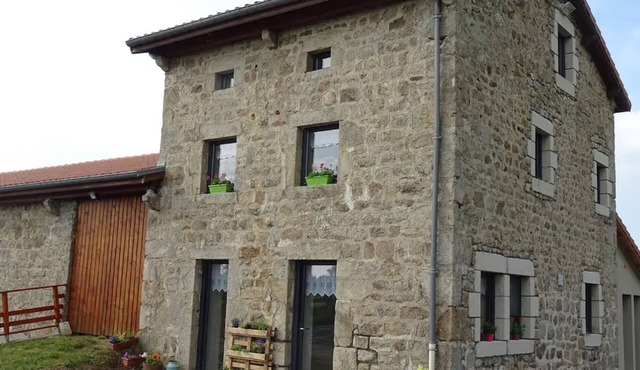 Gîte “Airellier Du Pilat” with Mountain View, Private Terrace, and Wi-Fi in Marlhes