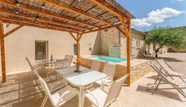 Gîte “L'atelier” with Shared Pool, Wi-Fi and Air Conditioning