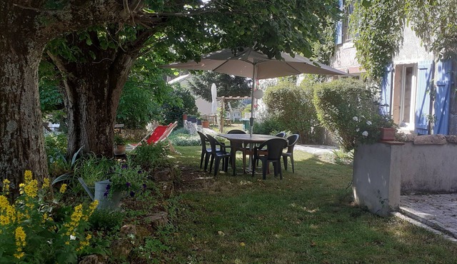 Gîte Le Tilleul – Large private garden & terrace in the heart of authentic Ardèche