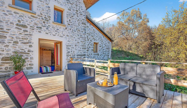 Gîte 'Lézard' with Mountain View, Private Terrace, and Wi-Fi in Dévoluy