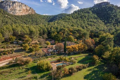 Gite Privé - DOMAINE LA PARETTE - 22 PERS - Piscine Privée & Sauna - idéal Réunions de Familles et Séminaires en Provence - BASTIDE AUTHENTIQUE OFFRE SPECIALE