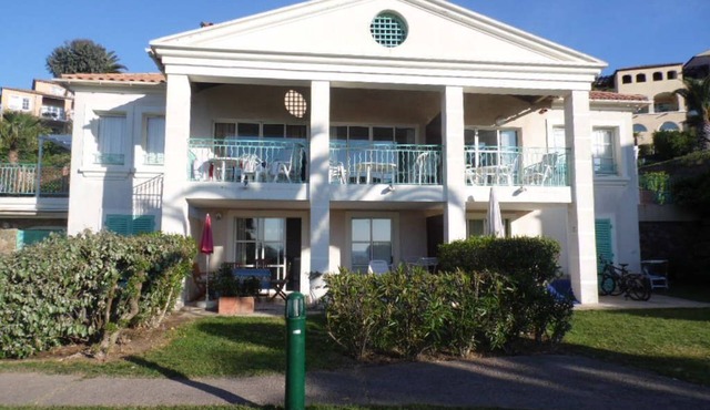 Gorgeous 1-bedroom resort in tranquil Saint-Raphaël perfect for relaxing