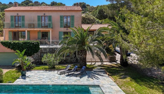 Grande Villa sur la Presqu'ile de Giens Avec Belle vue mer - 15 Couchages