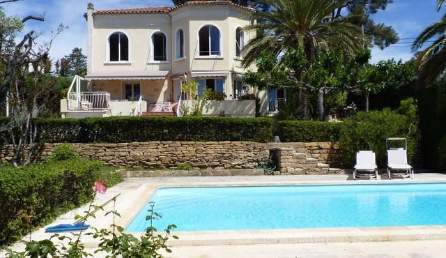 Ground floor of villa with sea view, garden & swimming pool at 200m from beaches
