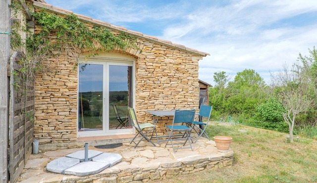 Guest Room 'Gorges de l’Ardèche' with Shared Pool, Wi-Fi, and Air Conditioning in Saint-Remèze
