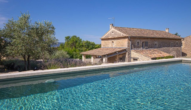 Hamlet house with pool, quiet, with great view, near Gordes