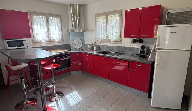 Haven of peace in Nant between Nature and river with heated swimming pool for 10 people