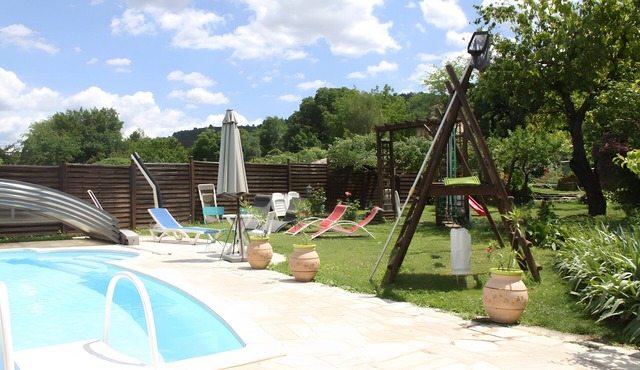 Holiday Home 'Gîte De Diane' with Shared Pool, Communal Garden and Wi-Fi