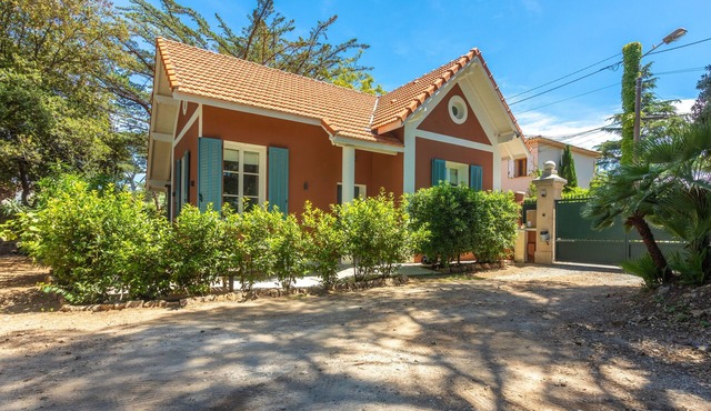 Holiday Home 'Chalet' with Sea View, Wi-Fi and Air Conditioning