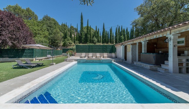 Holiday Home 'Domaine Du Courroussouve' with Mountain View, Wi-Fi and Air Conditioning