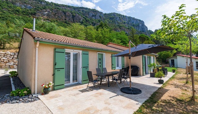 Holiday Home 'Le Beauregard - Piscine' with Mountain View, Wi-Fi and Air Conditioning