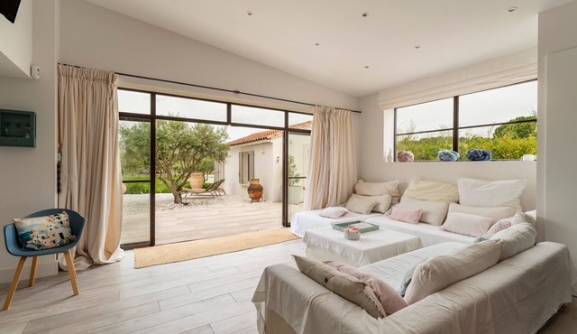 Holiday Home 'Le Cabanon De Modène' with Mountain View, Wi-Fi and Air Conditioning