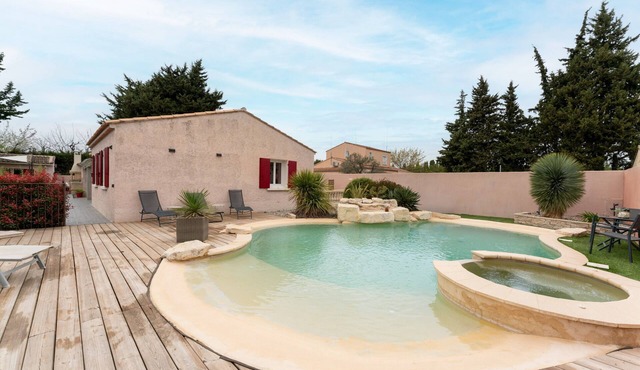 Holiday Home 'Les Dames De Molleges' with Mountain View, Wi-Fi and Air Conditioning