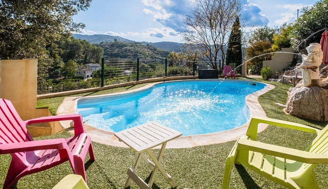 Holiday Home 'Méli Mélo' with Mountain View, Private Pool and Air Conditioning