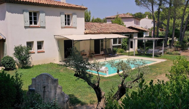 Holiday Home 'Villa Avec Piscine Sur Le Golf' with Private Pool, Wi-Fi and Air Conditioning