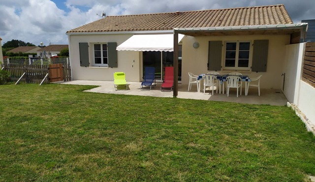 Holiday house at the foot of bike paths 5 km from the beaches in Landevieille