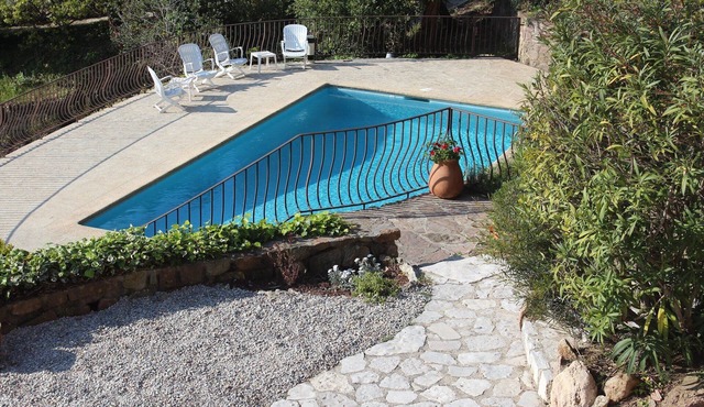 Holiday villa with panoramic sea views, private pool and garden